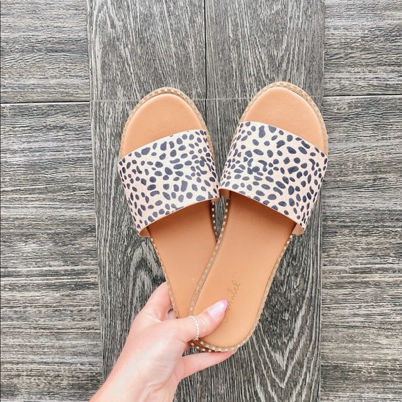NWB Leopard Slides - Picture 3 of 3